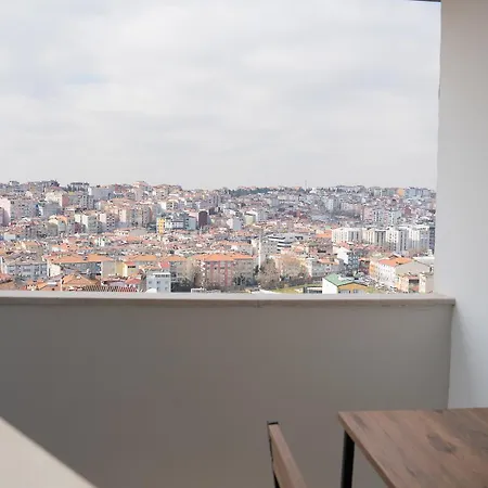 с терасой и видом на золотой рог