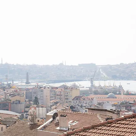 с терасой и видом на золотой рог Istanbul